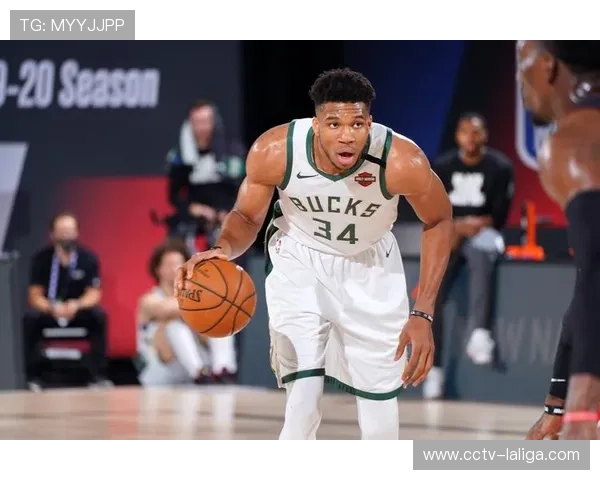 雄鹿字母哥场均28+14，防守效率值107位列联盟前八