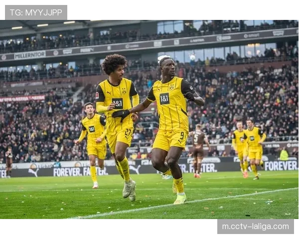 吉拉西传射建功引领锋线 多特蒙德主场2比0击退真蓝黑